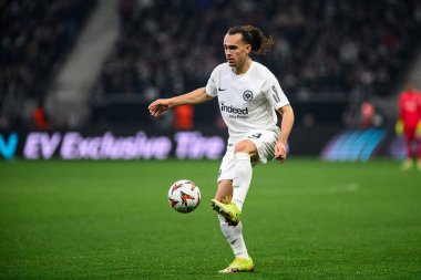 FRANKFURT, GERMANY - 17 Nisan 2025: Arthur Theate - Eintracht Frankfurt ile Tottenham Hotspur F.C. arasındaki UEFA Avrupa Ligi maçı Deutsche Bank Park 'ta..