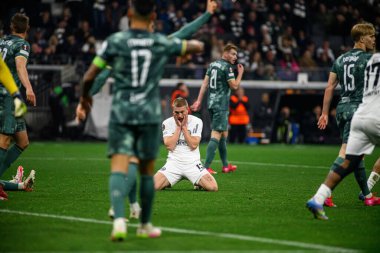 FRANKFURT, GERMANY - 17 Nisan 2025: Rasmus Kristensen - Eintracht Frankfurt ile Tottenham Hotspur F.C. arasındaki UEFA Avrupa Ligi maçı Deutsche Bank Park 'ta..