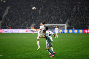 FRANKFURT, GERMANY - 17 Nisan 2025: Arthur Theate - Eintracht Frankfurt ile Tottenham Hotspur F.C. arasındaki UEFA Avrupa Ligi maçı Deutsche Bank Park 'ta..