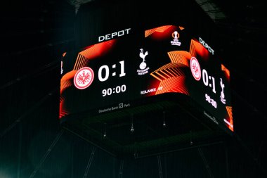 FRANKFURT, GERMANY - 17 Nisan 2025: Sonuç, Score - Eintracht Frankfurt ile Tottenham Hotspur F.C. arasındaki UEFA Avrupa Ligi maçı Deutsche Bank Park 'ta..
