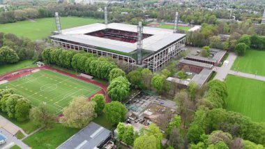 COLOGNE, GERMANY - 18 Nisan 2025: Bundesliga futbol kulübü 1.FC Koeln 'in ev sahibi olduğu Rhein Energie Stadyumu' nun bahar manzarası 
