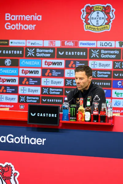LEVERKUSEN, GERMANY - 25 APRIL, 2025: Xabi Alonso - Bayer 04 Leverkusen Basın Konferansı Başkanı. Sadece yazı işleri için. Satmak veya dağıtmak yasaktır.
