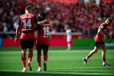 LEVERKUSEN, GERMANY - 26 APRIL, 2025: Nathan Tella Patrik Schick, Bayer 04 Leverkusen FC Augsburg 'a karşı. 