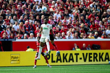 LEVERKUSEN, GERMANY - 26 APRIL, 2025: Jeffrey Gouweleeuw - Bundesliga maçı Bayer 04 Leverkusen FC Augsburg 'a karşı Bayena.