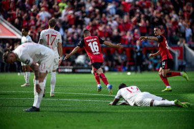 LEVERKUSEN, GERMANY - 26 APRIL, 2025: Emiliano Buendia - Bayer 04 Leverkusen-FC Augsburg maçında Bundesliga maçı. 