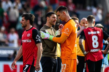 LEVERKUSEN, GERMANY - 26 APRIL, 2025: Xabi Alonso, Matej Kovar - Bundesliga maçı Bayer 04 Leverkusen, Bayena 'da FC Augsburg' a karşı. 