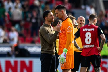 LEVERKUSEN, GERMANY - 26 APRIL, 2025: Xabi Alonso, Matej Kovar - Bundesliga maçı Bayer 04 Leverkusen, Bayena 'da FC Augsburg' a karşı. 