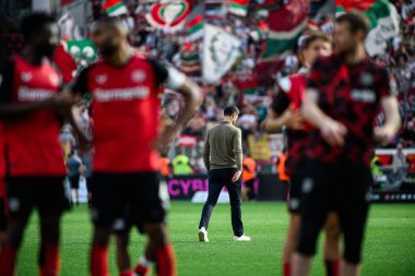 LEVERKUSEN, GERMANY - 26 APRIL, 2025: Xabi Alonso - Bundesliga maçı Bayer 04 Leverkusen FC Augsburg 'a karşı Bayarena' da. 