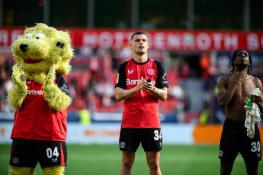 LEVERKUSEN, GERMANY - 26 APRIL, 2025: Aslan Brian, Granit Xhaka - Bundesliga maçı Bayer 04 Leverkusen, Bayena 'da FC Augsburg' a karşı.