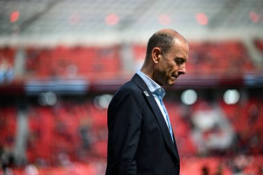 LEVERKUSEN, GERMANY - 26 APRIL, 2025: Jess Thorup - Bundesliga maçı Bayer 04 Leverkusen FC Augsburg 'a karşı Bayarena' da. 