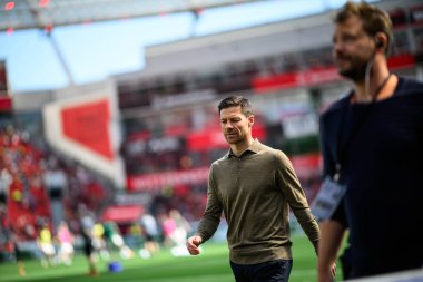 LEVERKUSEN, GERMANY - 26 APRIL, 2025: Xabi Alonso - Bundesliga maçı Bayer 04 Leverkusen FC Augsburg 'a karşı Bayarena' da. 