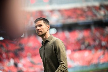 LEVERKUSEN, GERMANY - 26 APRIL, 2025: Xabi Alonso - Bundesliga maçı Bayer 04 Leverkusen FC Augsburg 'a karşı Bayarena' da. 