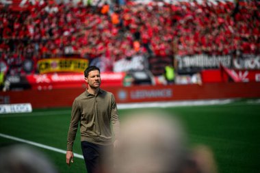 LEVERKUSEN, GERMANY - 26 APRIL, 2025: Xabi Alonso - Bundesliga maçı Bayer 04 Leverkusen FC Augsburg 'a karşı Bayarena' da. 