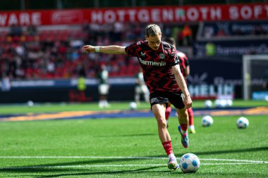 LEVERKUSEN, GERMANY - 26 APRIL, 2025: Florian Wirtz - Bundesliga maçı Bayer 04 Leverkusen FC Augsburg 'a karşı Bayarena. 