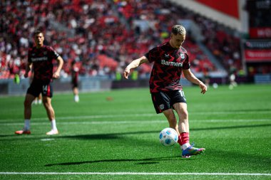 LEVERKUSEN, GERMANY - 26 APRIL, 2025: Florian Wirtz - Bundesliga maçı Bayer 04 Leverkusen FC Augsburg 'a karşı Bayarena. 