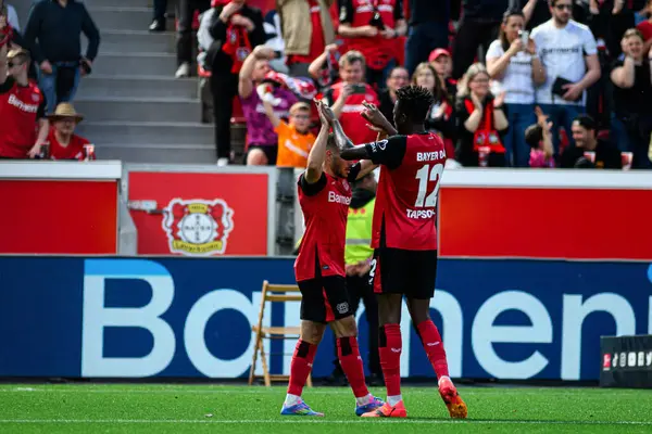 LEVERKUSEN, GERMANY - 26 APRIL, 2025: Edmond Tapsoba, Emiliano Buendia - Bundesliga maçı Bayer 04 Leverkusen, Bayena 'da FC Augsburg' a karşı. 