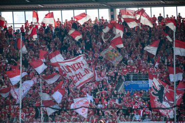 BOCHUM, ALMANY - 27 APRIL, 2025: hayranlar, destek, bayraklar - VfL Bochum - 1. FC Union Berlin 1: 1 Vonovia Stadyumu 'nda.