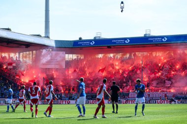 BOCHUM, GERMANY - 27 APRIL, 2025: Screen score and fan pyrosupport - The Bundesliga match VfL Bochum - 1. FC Union Berlin 1: 1 Vonovia Stadyumu 'nda.