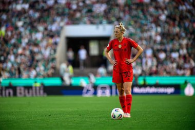 COLOGNE, GERMANY - 1 Mayıs 2025: Carolin Simon - DFB-Pokal Frauen (Almanya Kadınlar Kupası) maçı FC Bayern Münih - SV Werder Bremen Rhein Enerji Stadyumu 'nda.