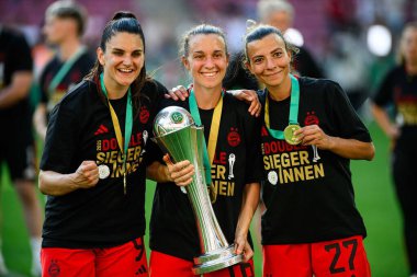 COLOGNE, GERMANY - 1 Mayıs 2025: - DFB-Pokal Frauen (Almanya Kadınlar Kupası) FC Bayern Münih - SV Werder Bremen maçı Rhein Energie Stadion 'da.
