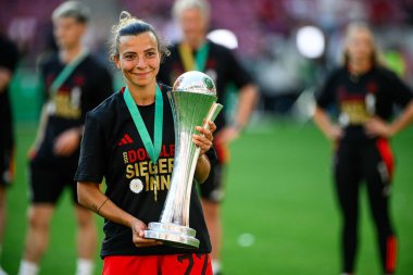 COLOGNE, GERMANY - 1 Mayıs 2025: Arianna Caruso - DFB-Pokal Frauen (Almanya Kadınlar Kupası) FC Bayern Münih 'e karşı SV Werder Bremen.