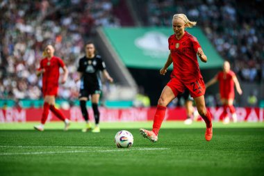COLOGNE, GERMANY - 1 Mayıs 2025: Pernille Harder - DFB-Pokal Frauen (Almanya Kadınlar Kupası) maçı FC Bayern Münih-SV Werder Bremen 'e karşı Rhein Enerji Stadyumu' nda.
