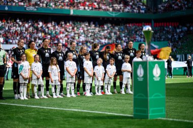 COLOGNE, GERMANY - 1 Mayıs 2025: - DFB-Pokal Frauen (Almanya Kadınlar Kupası) FC Bayern Münih - SV Werder Bremen maçı Rhein Energie Stadion 'da.