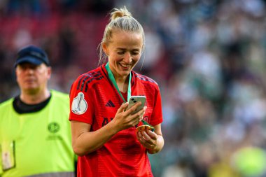 COLOGNE, GERMANY - 1 Mayıs 2025: Lea Schuller - DFB-Pokal Frauen (Almanya Kadınlar Kupası) maçı FC Bayern Münih - SV Werder Bremen - Rhein Enerji Stadyumu 'nda.