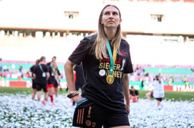 COLOGNE, GERMANY - 1 Mayıs 2025: Katharina Naschenweng - DFB-Pokal Frauen (Almanya Kadınlar Kupası) maçı FC Bayern Münih - SV Werder Bremen - Rhein Energie Stadion.