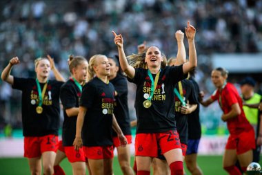 COLOGNE, GERMANY - 1 Mayıs 2025: Sarah Zadrazil - DFB-Pokal Frauen (Almanya Kadınlar Kupası) maçı FC Bayern Münih 'e karşı SV Werder Bremen Rhein Enerji Stadyumu' nda.