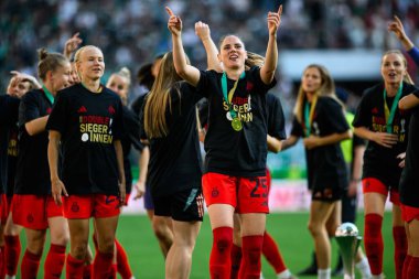 COLOGNE, GERMANY - 1 Mayıs 2025: Sarah Zadrazil - DFB-Pokal Frauen (Almanya Kadınlar Kupası) maçı FC Bayern Münih 'e karşı SV Werder Bremen Rhein Enerji Stadyumu' nda.