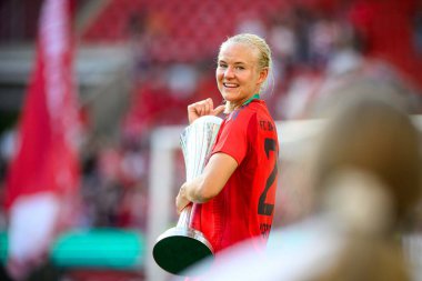 COLOGNE, GERMANY - 1 Mayıs 2025: Pernille Harder - DFB-Pokal Frauen (Almanya Kadınlar Kupası) maçı FC Bayern Münih-SV Werder Bremen 'e karşı Rhein Enerji Stadyumu' nda.
