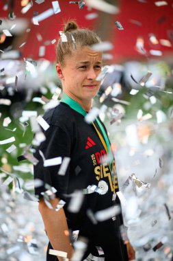 COLOGNE, GERMANY - 1 Mayıs 2025: Michelle Ulbrich - DFB-Pokal Frauen (Almanya Kadınlar Kupası) maçı FC Bayern Münih - SV Werder Bremen Rhein Enerji Stadyumu 'nda.