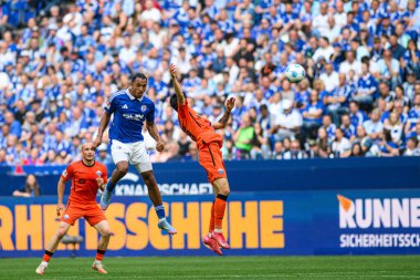 GELSENKIRCHEN, ALMANY - 2 MAYIS 2025 Anton Donkor - 2 Mayıs 'lık futbol maçı. Bundesliga FC Schalke 04 - SC Paderborn 07 Veltins Arena.