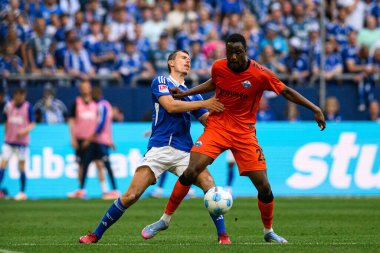 GELSENKIRCHEN, ALMANY - 2 MAYIS 2025: Ilyas Ansah - 2 Mayıs 'lık futbol maçı. Bundesliga FC Schalke 04 - SC Paderborn 07 Veltins Arena.