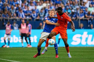 GELSENKIRCHEN, ALMANY - 2 MAYIS 2025: Ilyas Ansah - 2 Mayıs 'lık futbol maçı. Bundesliga FC Schalke 04 - SC Paderborn 07 Veltins Arena.