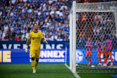 GELSENKIRCHEN, ALMANY - 2 MAYIS 2025 Manuel Riemann - 2 Mayıs 'lık futbol maçı. Bundesliga FC Schalke 04 - SC Paderborn 07 Veltins Arena.