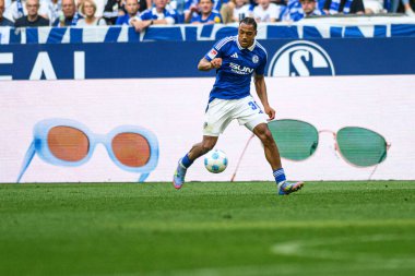 GELSENKIRCHEN, ALMANY - 2 MAYIS 2025 Anton Donkor - 2 Mayıs 'lık futbol maçı. Bundesliga FC Schalke 04 - SC Paderborn 07 Veltins Arena.