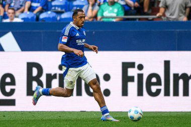 GELSENKIRCHEN, ALMANY - 2 MAYIS 2025 Anton Donkor - 2 Mayıs 'lık futbol maçı. Bundesliga FC Schalke 04 - SC Paderborn 07 Veltins Arena.