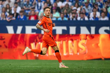 GELSENKIRCHEN, ALMANY - 2 MAYIS 2025 Marvin Mehlem - 2 Mayıs 'lık futbol maçı. Bundesliga FC Schalke 04 - SC Paderborn 07 Veltins Arena.