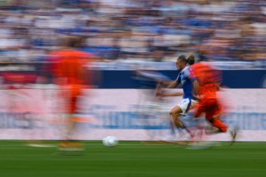 GELSENKIRCHEN, GERMANY - 2 Mayıs 2025: 2 futbol maçı. Bundesliga FC Schalke 04 - SC Paderborn 07 Veltins Arena.