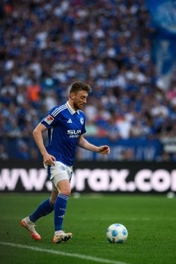GELSENKIRCHEN, GERMANY - 2 Mayıs 2025: 2 futbol maçı. Bundesliga FC Schalke 04 - SC Paderborn 07 Veltins Arena.