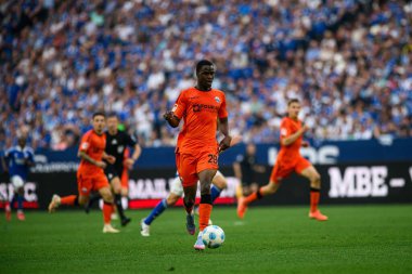 GELSENKIRCHEN, ALMANY - 2 MAYIS 2025: Ilyas Ansah - 2 Mayıs 'lık futbol maçı. Bundesliga FC Schalke 04 - SC Paderborn 07 Veltins Arena.