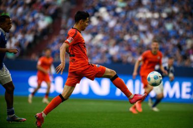 GELSENKIRCHEN, GERMANY - 2 Mayıs 2025: 2 futbol maçı. Bundesliga FC Schalke 04 - SC Paderborn 07 Veltins Arena.