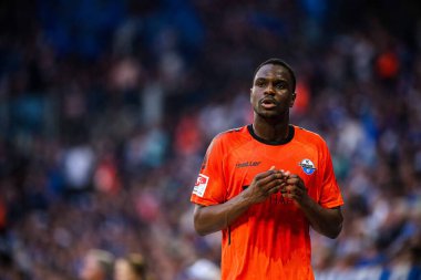 GELSENKIRCHEN, ALMANY - 2 MAYIS 2025: Ilyas Ansah - 2 Mayıs 'lık futbol maçı. Bundesliga FC Schalke 04 - SC Paderborn 07 Veltins Arena.