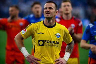 GELSENKIRCHEN, ALMANY - 2 MAYIS 2025 Manuel Riemann - 2 Mayıs 'lık futbol maçı. Bundesliga FC Schalke 04 - SC Paderborn 07 Veltins Arena.