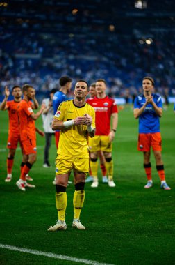 GELSENKIRCHEN, ALMANY - 2 MAYIS 2025 Manuel Riemann - 2 Mayıs 'lık futbol maçı. Bundesliga FC Schalke 04 - SC Paderborn 07 Veltins Arena.