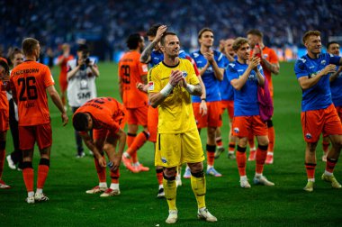GELSENKIRCHEN, ALMANY - 2 MAYIS 2025 Manuel Riemann - 2 Mayıs 'lık futbol maçı. Bundesliga FC Schalke 04 - SC Paderborn 07 Veltins Arena.