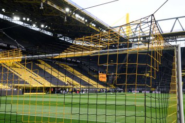 DORTMUND, GERMANY - 3 Mayıs 2025: Signal Iduna Park 'ta Borussia Dortmund vs Vfl Wolfsburg futbol karşılaşması