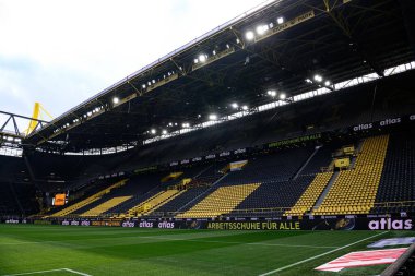 DORTMUND, GERMANY - 3 Mayıs 2025: Signal Iduna Park 'ta Borussia Dortmund vs Vfl Wolfsburg futbol karşılaşması
